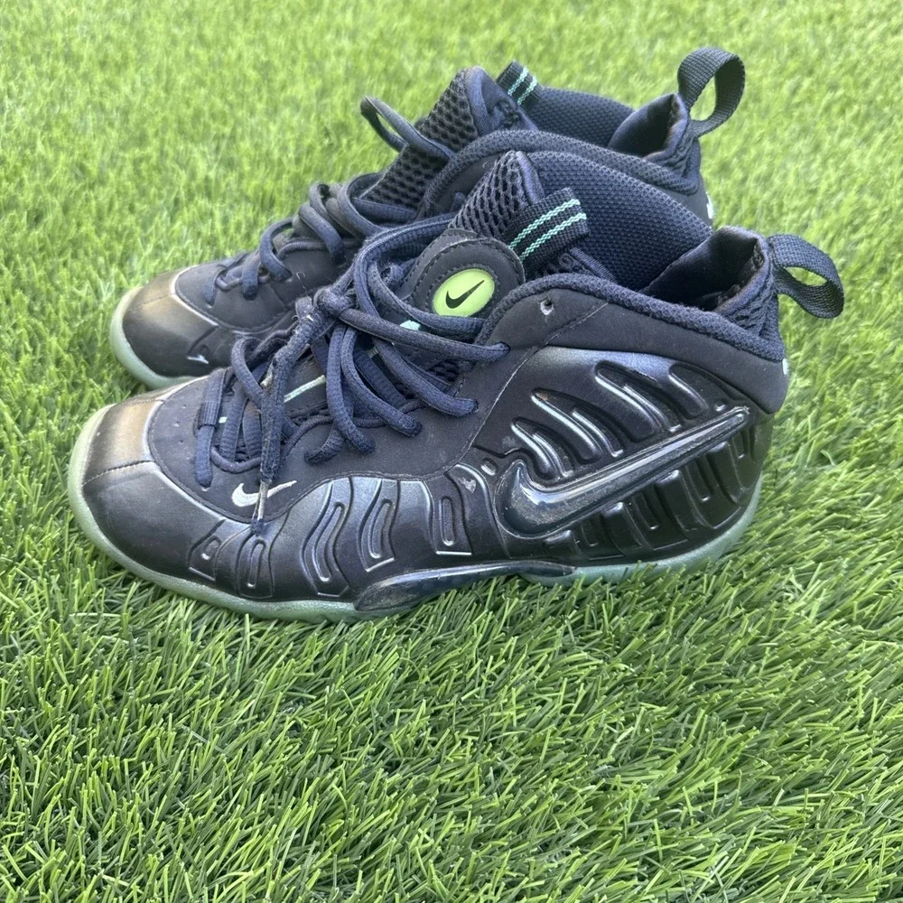 Nike little posite